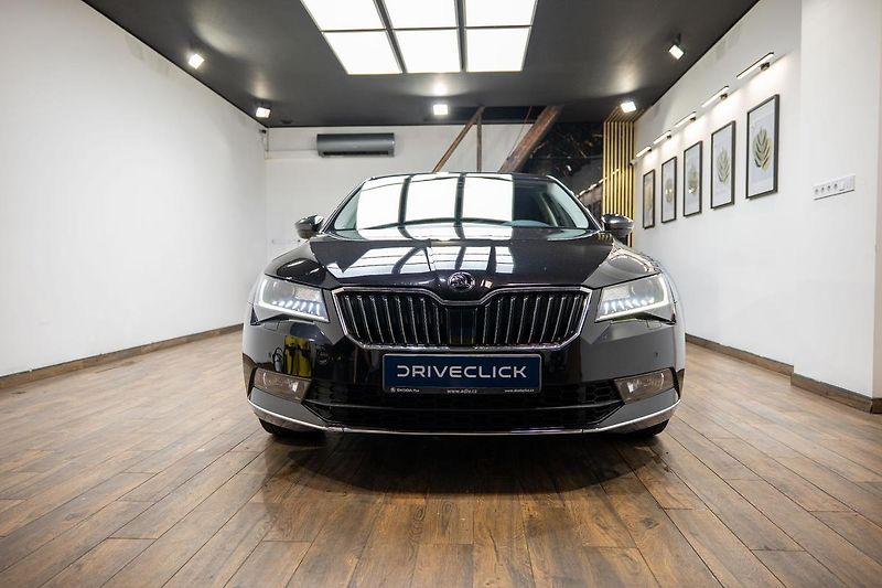 Škoda Superb 2.0 TSI 200 kW L&K - fotka 2 z 40