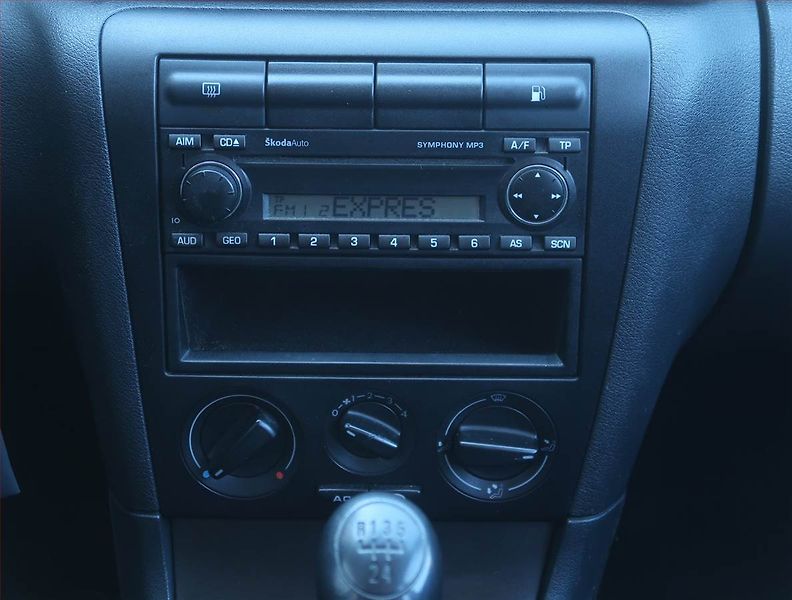 Škoda Octavia (2008) 1.6, po STK, jezdí výborně - fotka 12 z 14