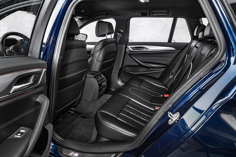 BMW Řada 5 540d Touring xDrive M Sport - fotka 15 z 23