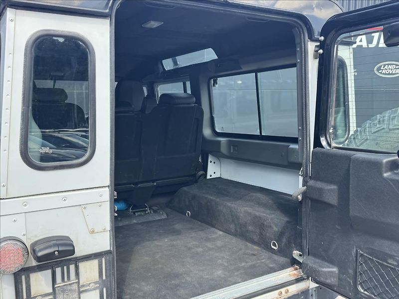 Land Rover Defender 2,2 110 TD4 STW Adventure ČR - fotka 12 z 25