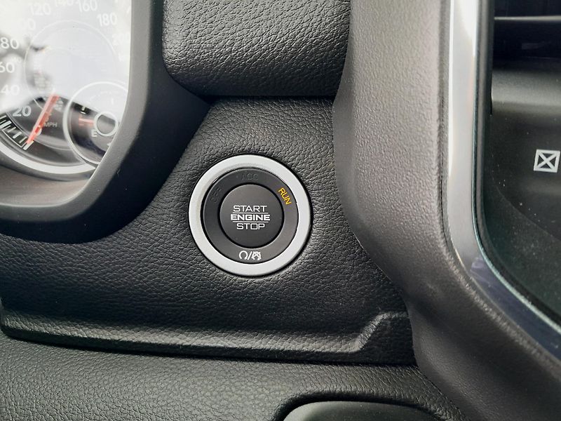 Dodge RAM (2024) 1500, 5.7 V8  Laramie - fotka 31 z 43