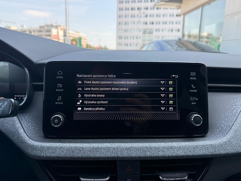 Škoda Kamiq Selection 1.0 TSI 85kw - fotka 14 z 25