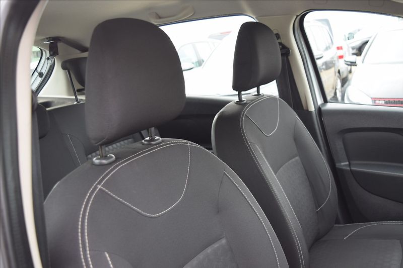 Dacia Sandero 1,2 i 55KW PO SERVISE - fotka 22 z 39