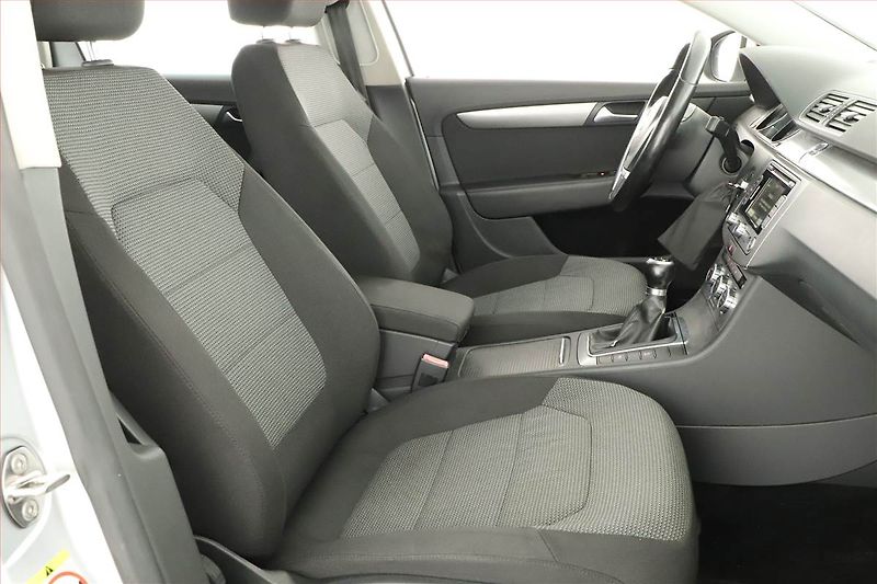 Volkswagen Passat (2012) 1.6 TDI, Navi, Tempomat - fotka 7 z 14