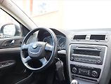 Škoda Octavia (2010) Elegance 2.0 TDI, Xenony - náhled 7