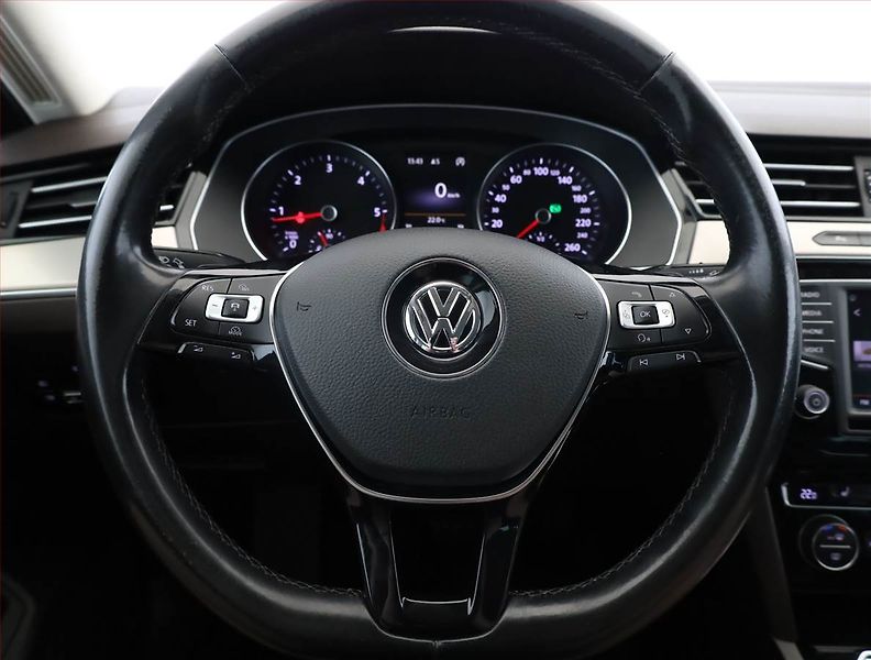 Volkswagen Passat (2016) Highline 2.0 TDI, Automat - fotka 8 z 19