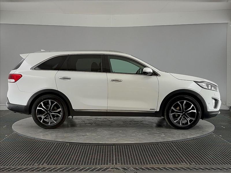 Kia Sorento Exclusive 6AT 4x4 2,2 CRDi - fotka 40 z 42