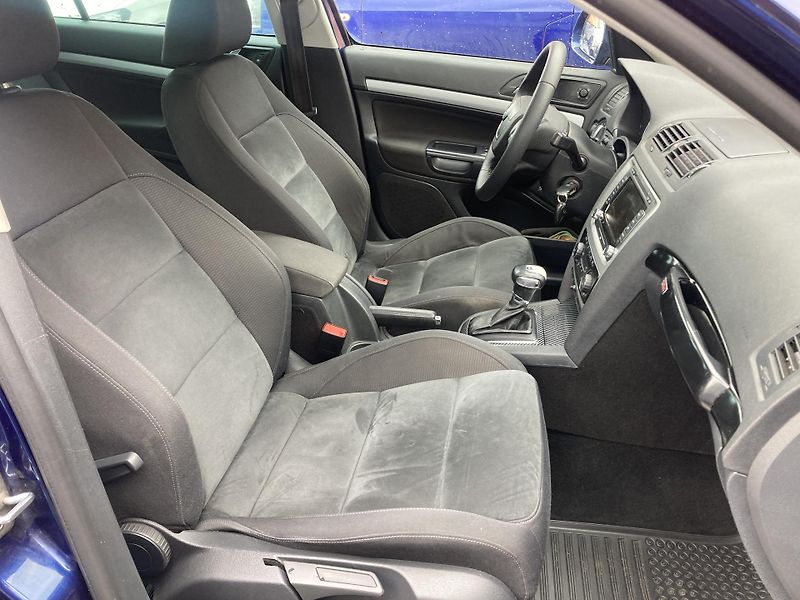 Škoda Octavia (2011) 2.0 TDi Scout bez koroze - fotka 21 z 22