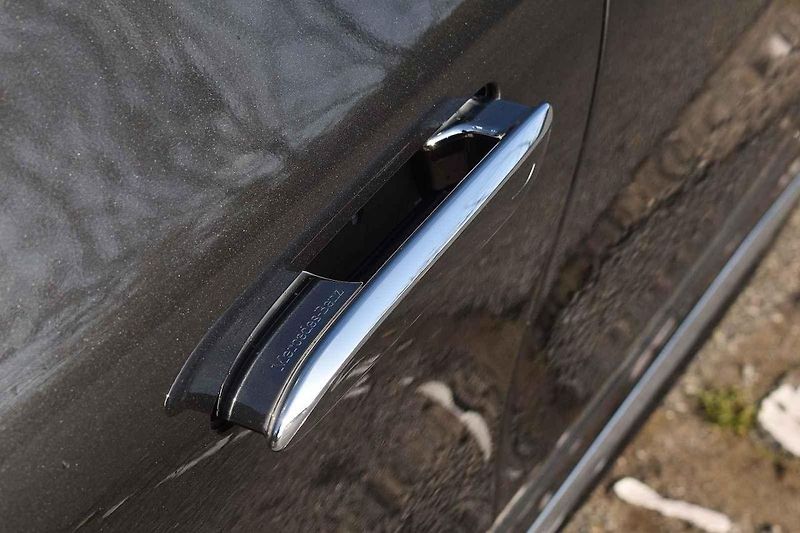 Mercedes AMG EQE 43 4Matic poslouží k reprezentaci i k zábavě