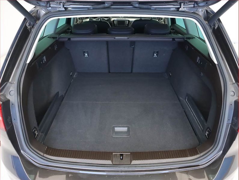 Volkswagen Passat (2016) 2.0 TDI, Automat, Serv.kniha - fotka 14 z 22
