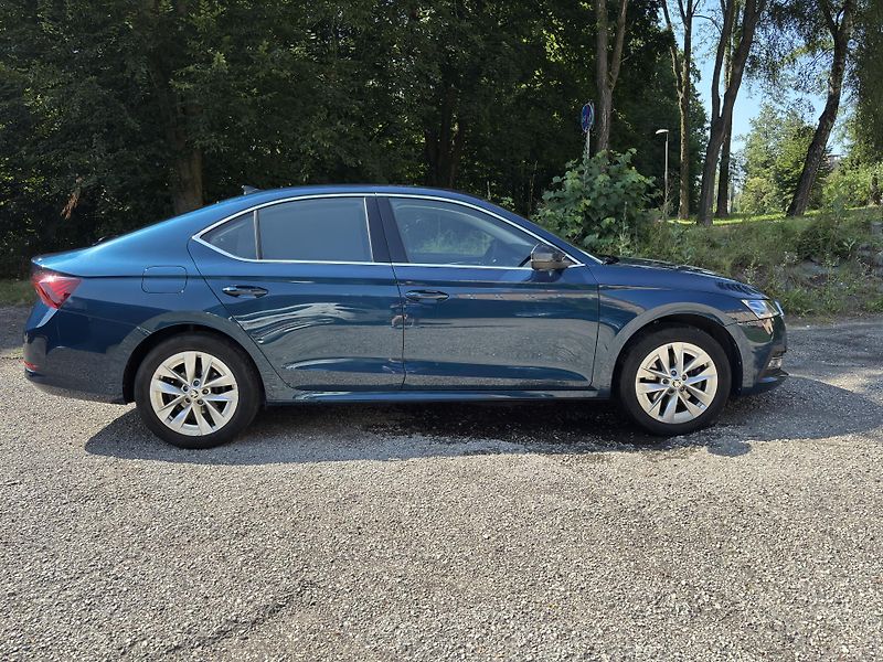 Škoda Octavia (2022) 2.0 TSI, 4x4, Style Plus - fotka 2 z 33
