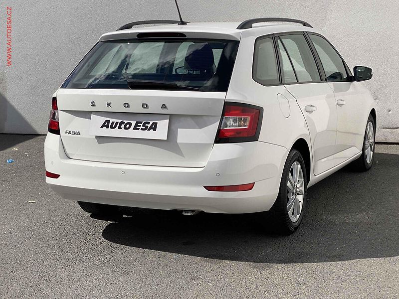 Škoda Fabia (2021) 1.0 TSi, 2.maj,ČR, Ambition - fotka 4 z 16