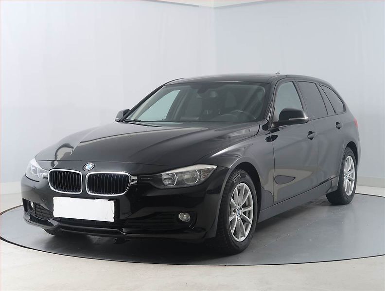 BMW Řada 3 (2013) 320 d xDrive, 4X4, Automat - fotka 2 z 19