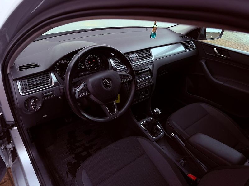 Škoda Rapid 1.6 TDi Ambition Fresh, ČR - fotka 12 z 19