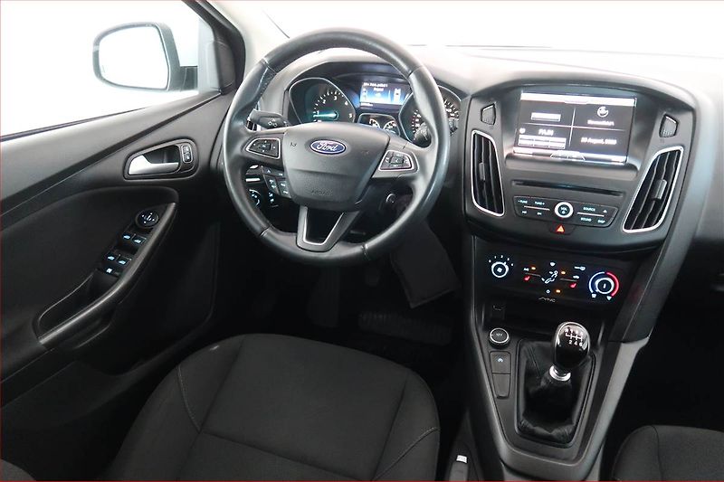 Ford Focus (2015) 1.5 TDCi, Navi, Tempomat - fotka 7 z 16