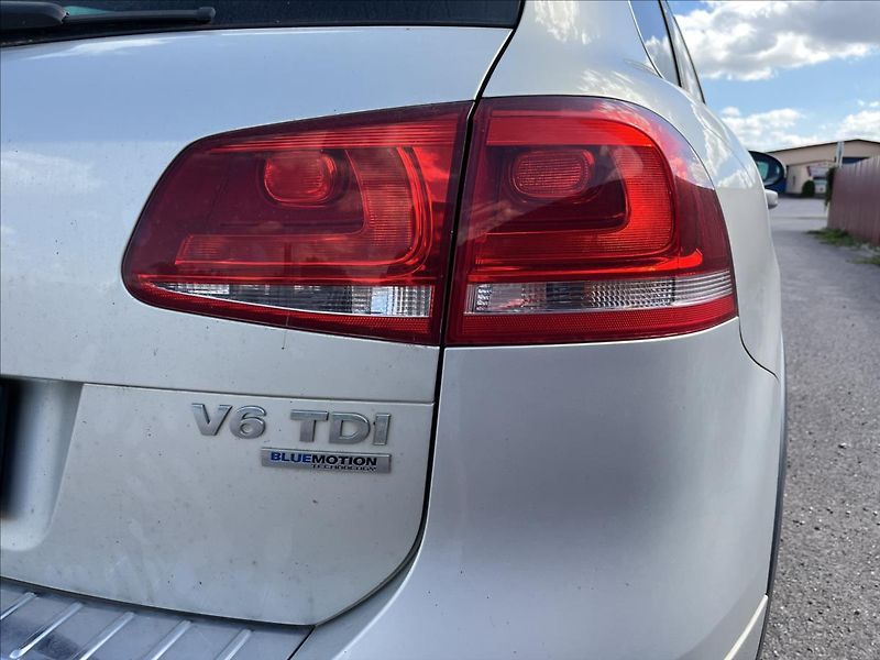 Volkswagen Touareg 3,0 TDi V6 180KW 4x4 TAŽNÉ - fotka 50 z 50