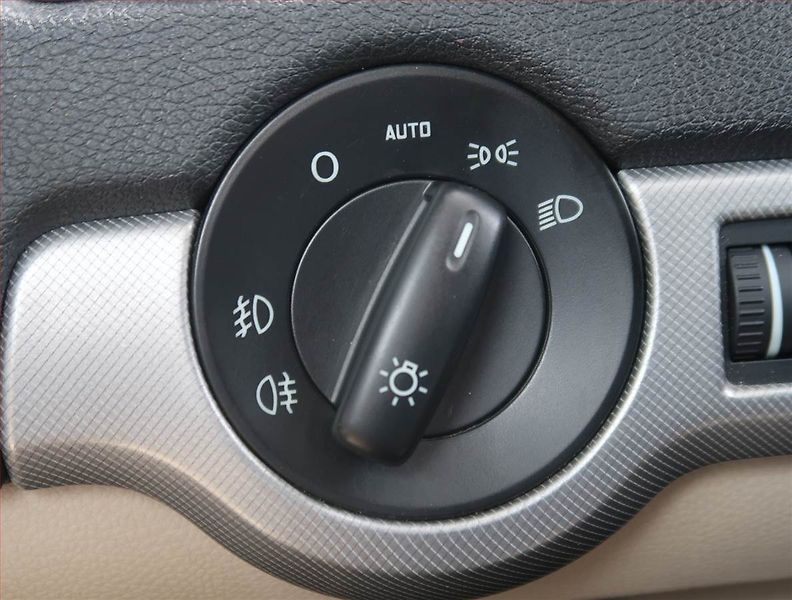 Škoda Octavia (2010) Elegance 2.0 TDI, Automat - fotka 16 z 19