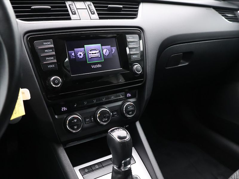 Škoda Octavia 2,0 TDI DSG Ambition 1.Maj. - fotka 21 z 29