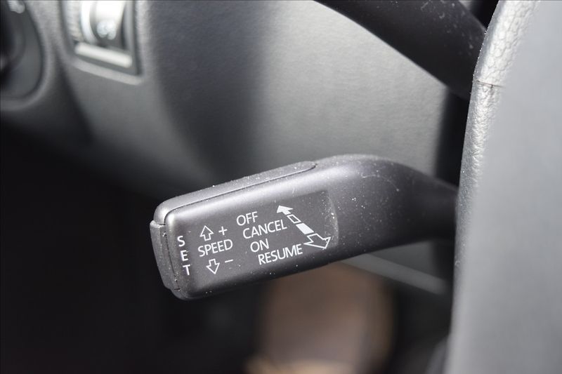 Volkswagen Tiguan 2,0 TDi 81KW R-LINE - fotka 35 z 51