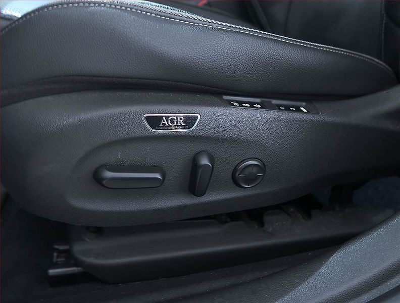 Opel Insignia (2018) 2.0 BiTurbo CDTI, 4X4 - fotka 17 z 18