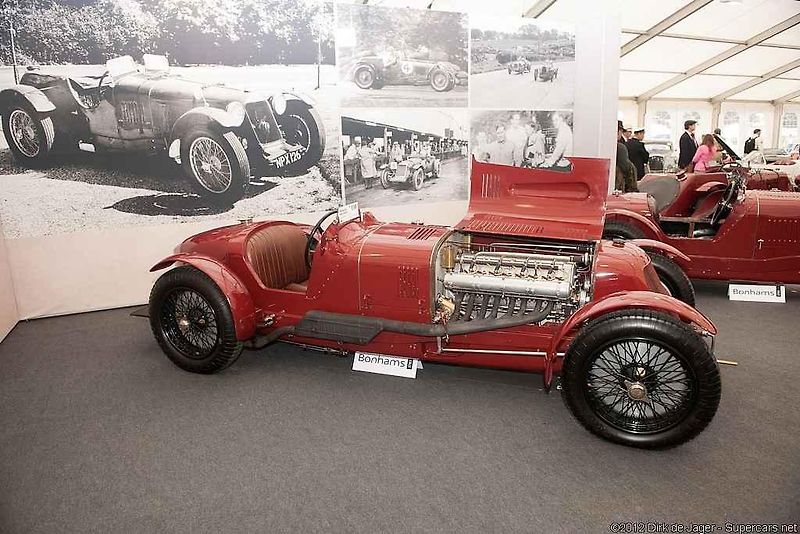 Cizeta V16T má šestnáctiválcový motor, který tvoří dvě pohonné jednotky V8 z Lamborghini Urraco.