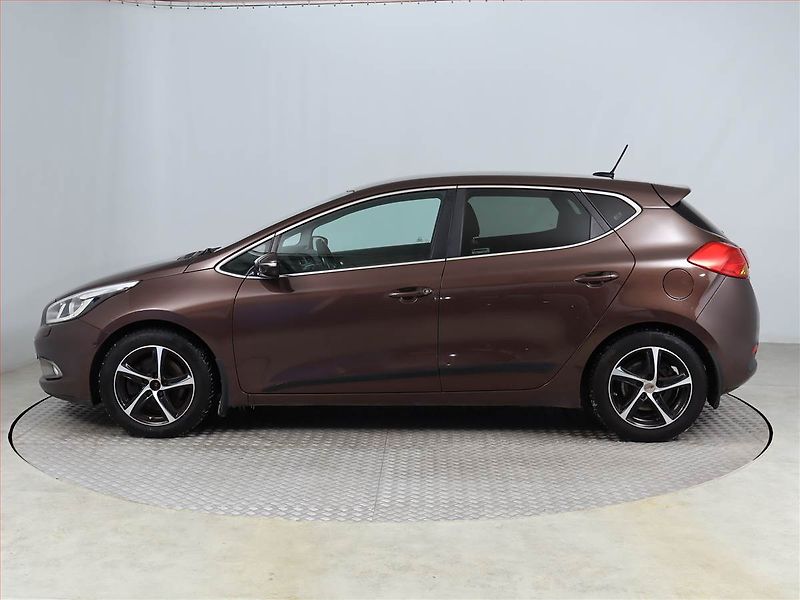 Kia Ceed (2012) 1.6 CRDi, Serv.kniha, Tempomat - fotka 3 z 17