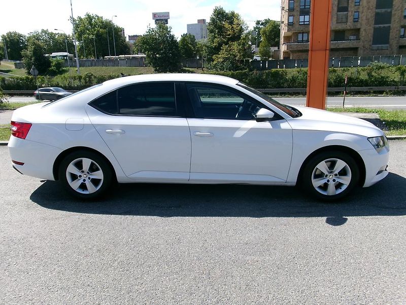 Škoda Superb (2016) 1.6 TDi 88kW - fotka 5 z 12