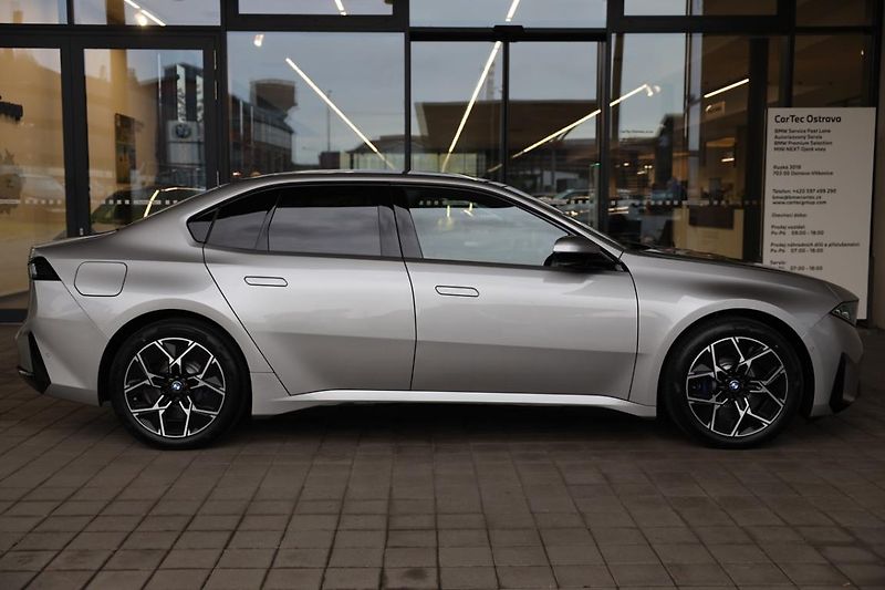 BMW Řada 3 i3 50 xDrive - fotka 4 z 17