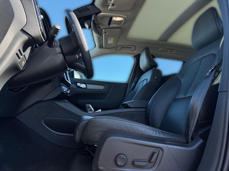 Volvo XC40 (2023) ULTIMATE BRIGHT B4 P 145kW AWD - fotka 7 z 11