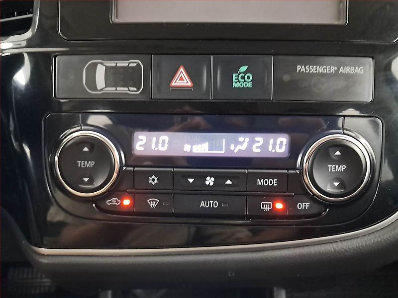 Mitsubishi Outlander (2015) 2.2 DI-D, 4X4, Automat - fotka 13 z 19