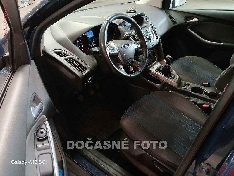 Ford Focus (2012) 1.6 i, ČR - fotka 3 z 3