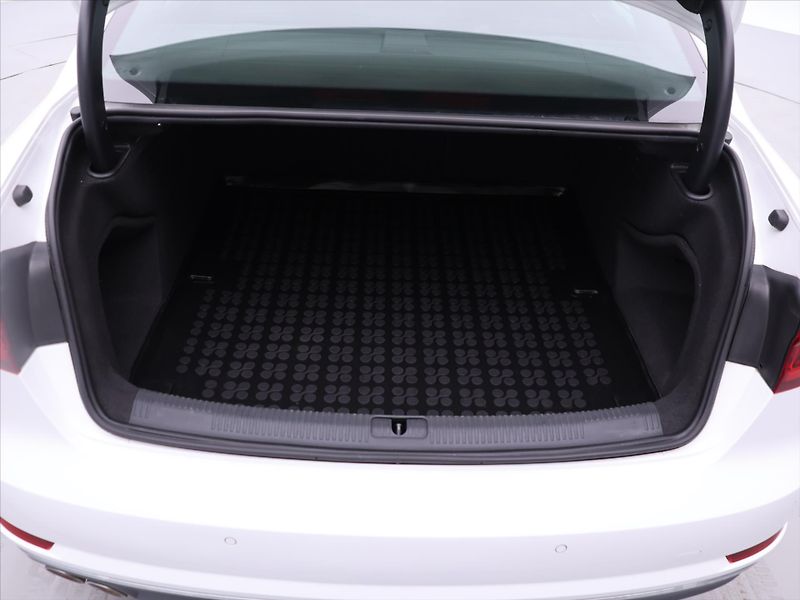 Audi A4 2,0 TDI 140kW Aut Quattro CZ - fotka 10 z 36