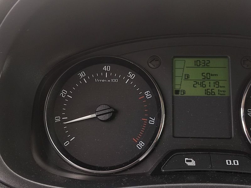 Škoda Fabia (2011) combi Ambiente 1,2 Tsi 63 Kw - fotka 9 z 27