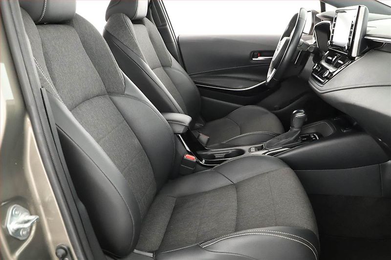 Toyota Corolla (2021) Style 2.0 Hybrid - fotka 7 z 16