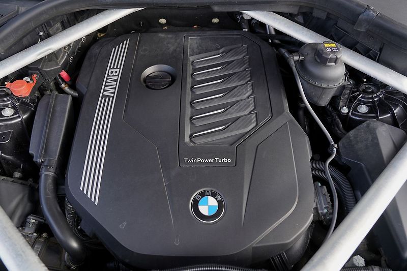 BMW X5 40i xDrive/340 PS/tažné/panora - fotka 10 z 47
