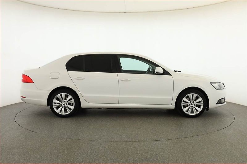 Škoda Superb (2015) 2.0 TDI, Serv.kniha, Tempomat - fotka 6 z 17