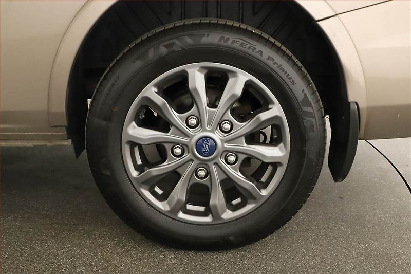 Ford Tourneo Custom (2022) Titanium 2.0 EcoBlue, ČR, DPH - fotka 20 z 20