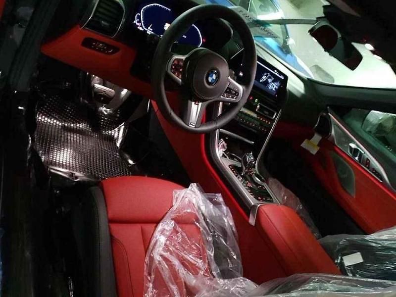 BMW M850i.