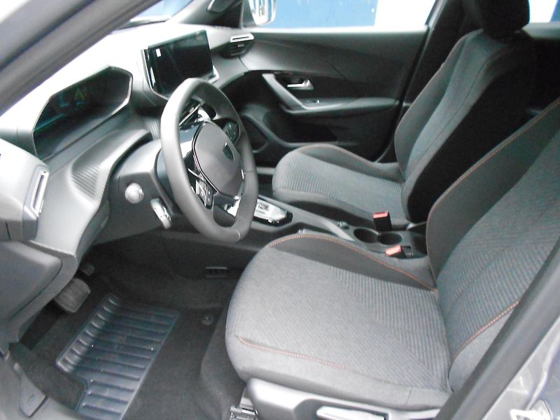 Peugeot 2008 BUSINESS Hybrid 110 e-DCS6 - fotka 4 z 6