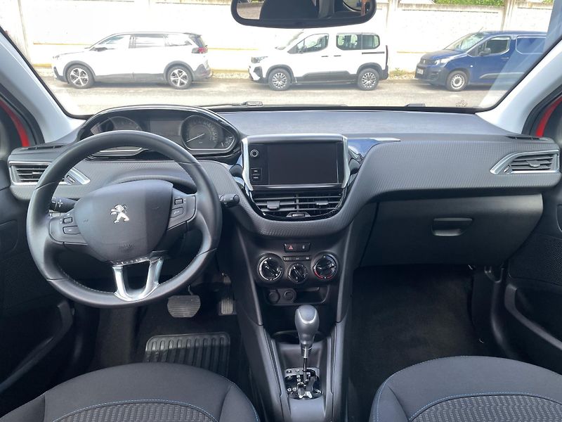 Peugeot 208 (2019) Signature 1,2i 110k AUT6 - fotka 2 z 7