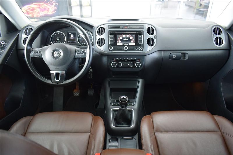 Volkswagen Tiguan 1,4 TSi, 1.maj,navi,kůže,pano, - fotka 16 z 32
