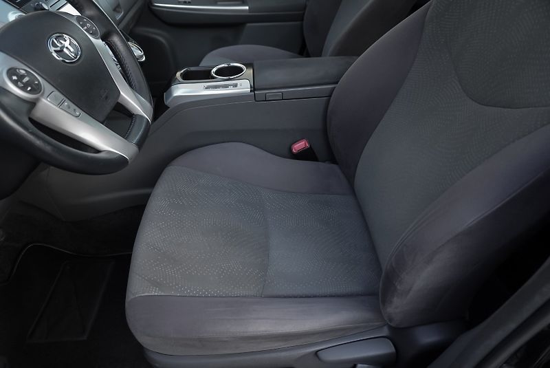 Toyota Prius 1.8 HYBRID 7míst - fotka 23 z 34
