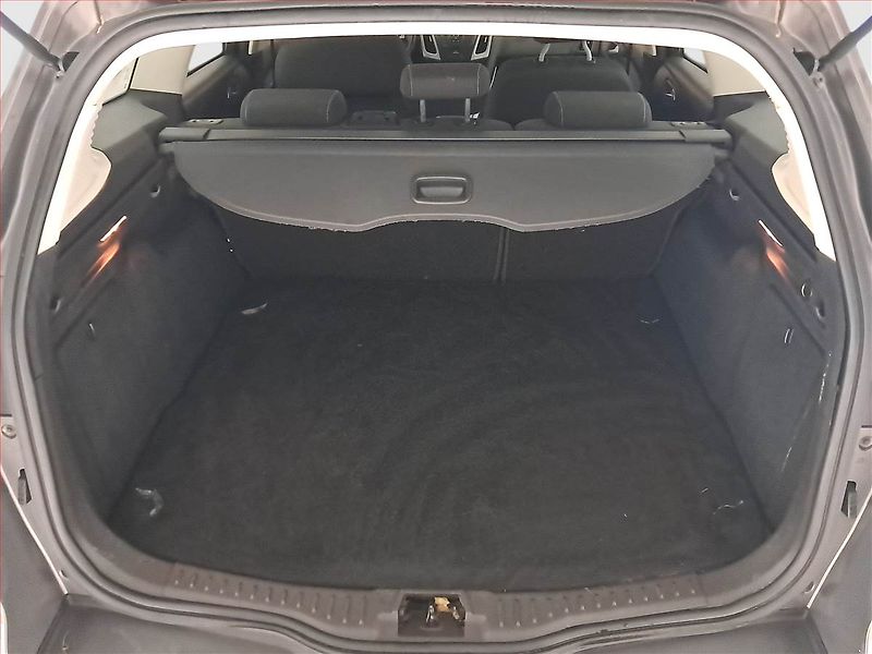 Ford Focus (2012) 1.6 i - fotka 14 z 17