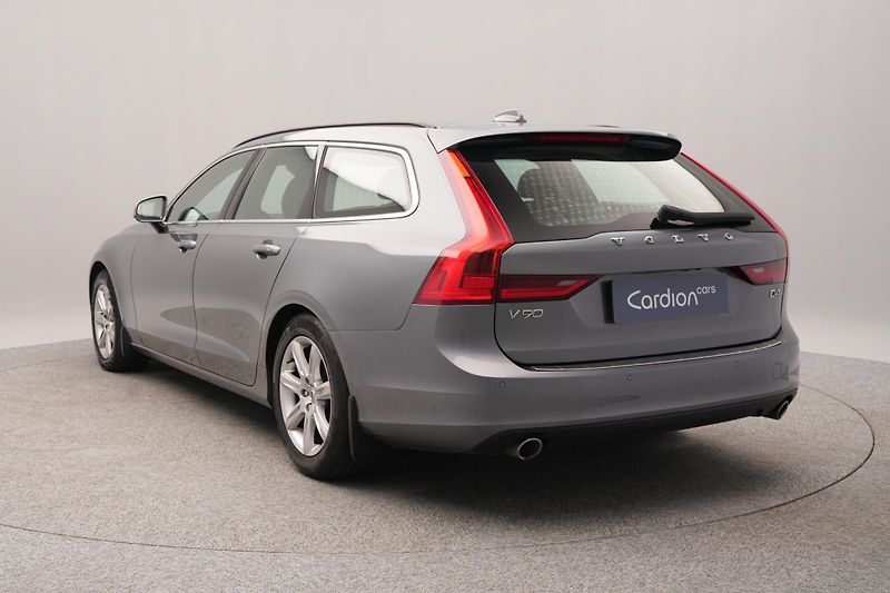 Volvo V90 D4 MOMENTUM PRO  - fotka 8 z 52