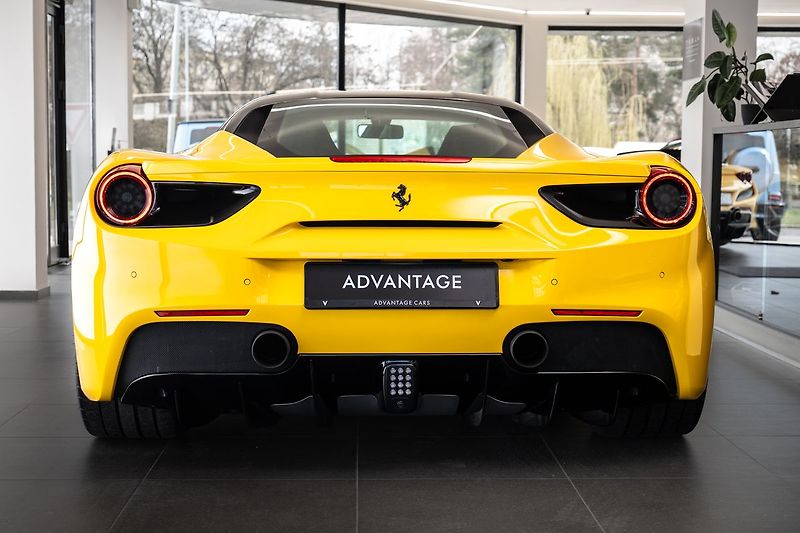 Ferrari 488 LIFT/Carbon/GialloModena - fotka 3 z 16