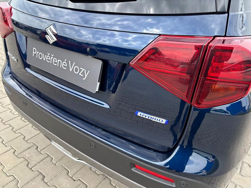 Suzuki Vitara 1,4 BoosterJet Elegance AllGri - fotka 28 z 28
