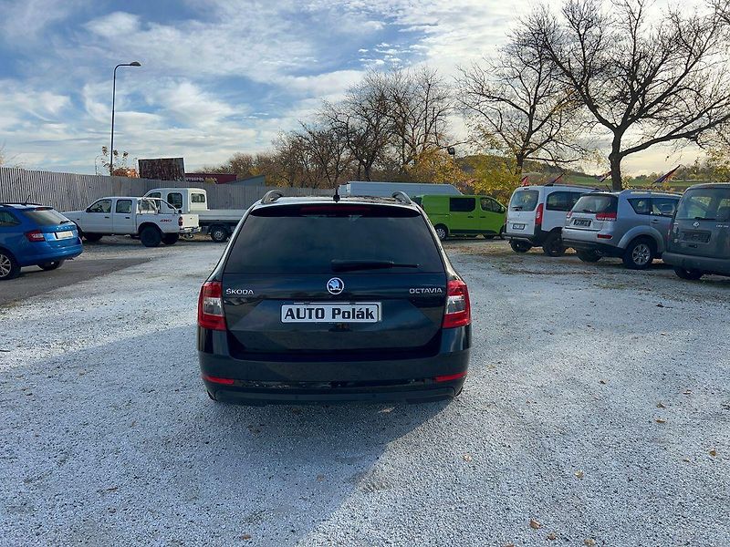Škoda Octavia 2.0 TDi - fotka 14 z 16