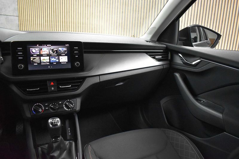 Škoda Scala 1.6 TDI 85kW ACC*Mirror Link* - fotka 9 z 32