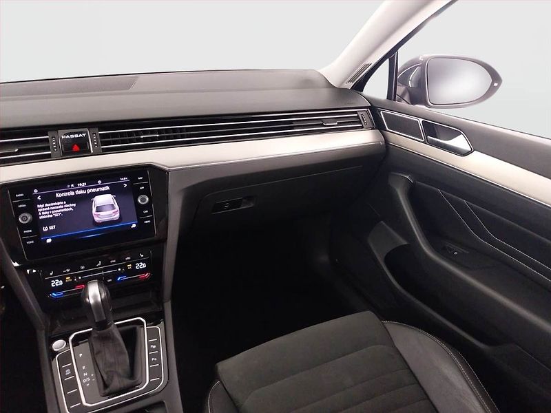 Volkswagen Passat (2022) Elegance 2.0 TDI, 4X4 - fotka 8 z 23