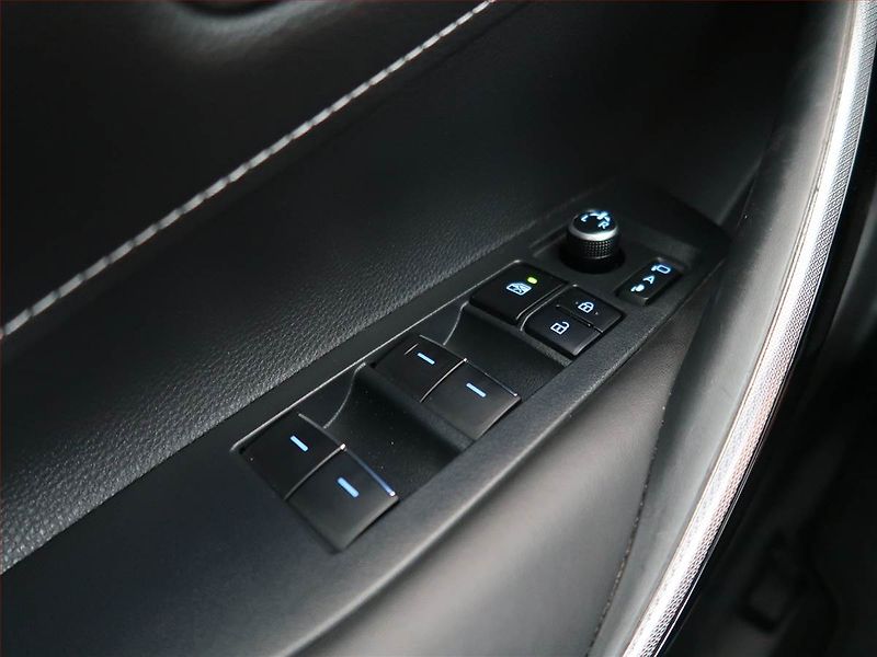 Toyota Corolla (2021) Style 1.8 Hybrid - fotka 19 z 22